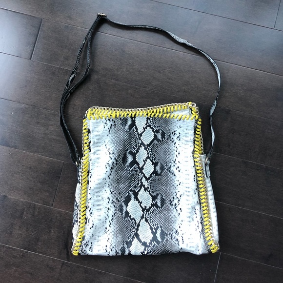 ONE OF A KIND Aldo Sample Messenger Bag - Picture 2 of 5